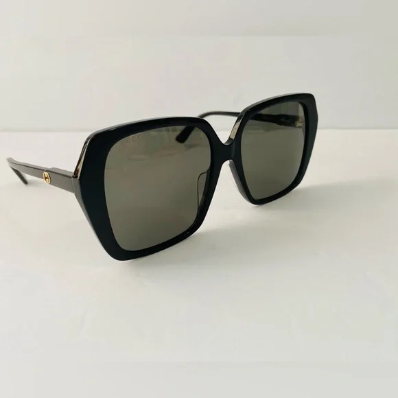 New Gucci Women’s Square Ladies Sunglasses
Item No. GG0533SA 001 56 - Picture 1 of 14